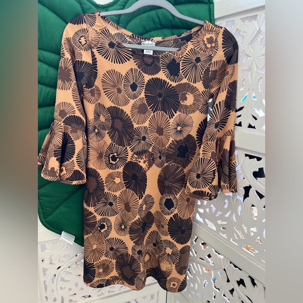 NWOT Manuhealii brown/black 3/4 flare sleeve opihi dress. Size XXS